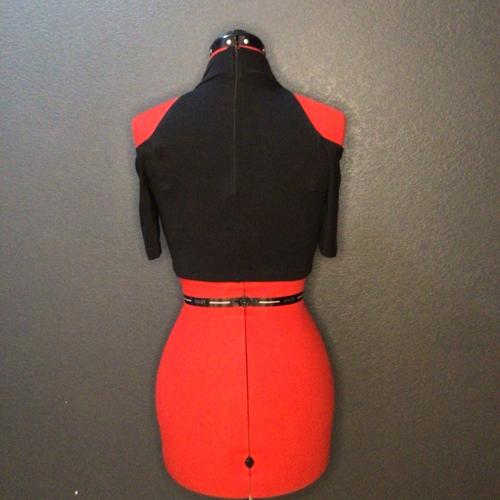 Dance Cold shoulder crop top - Picture 5 of 8